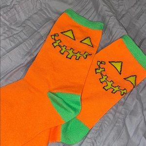 ✰ cute jack o’ lantern socks :)